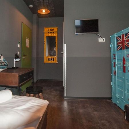 Hostel Am Bahnhof Suhl Buitenkant foto
